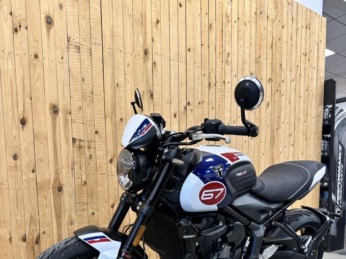 TRIUMPH TRIDENT 660 4