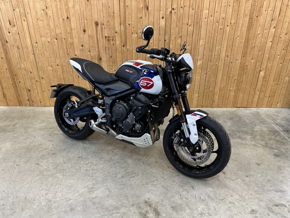 TRIUMPH TRIDENT 660 4