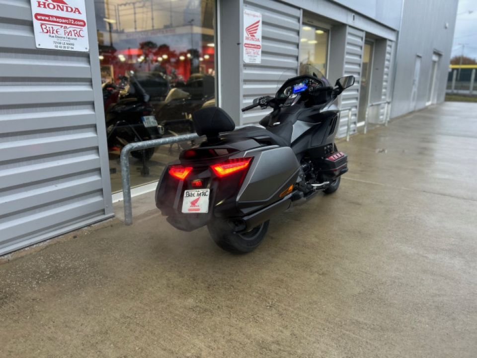 HONDA GOLDWING BAGGER DCT 4