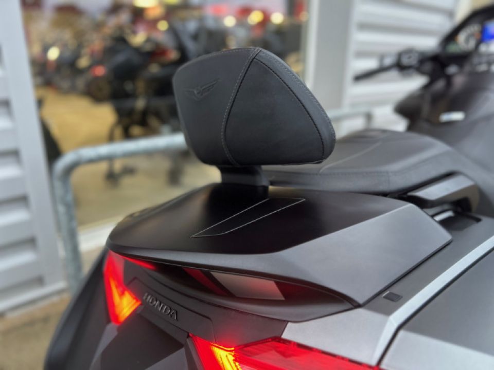 HONDA GOLDWING BAGGER DCT 4