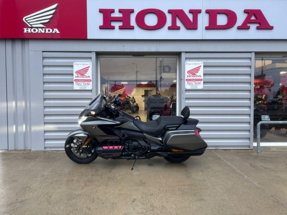 HONDA GOLDWING BAGGER DCT 4