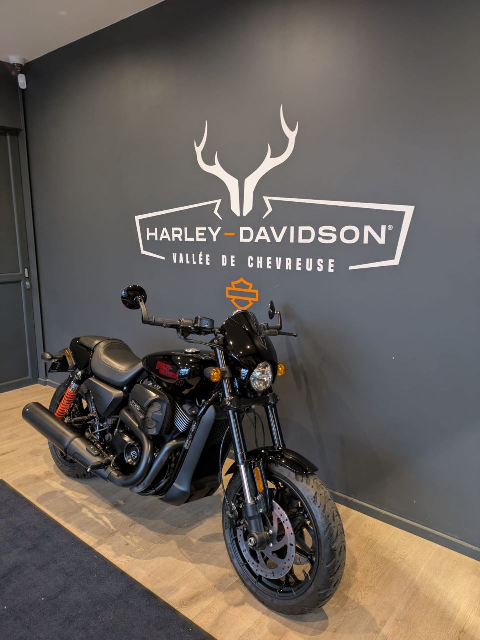 HARLEY-DAVIDSON STREET 750 4