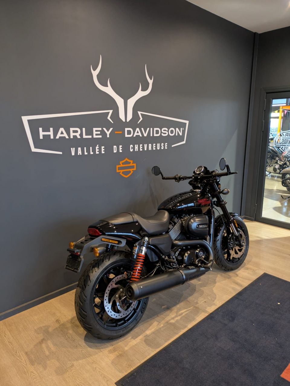 HARLEY-DAVIDSON STREET 750 4
