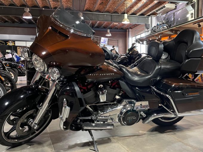 HARLEY-DAVIDSON TOURING ELECTRA GLIDE 1923 ULTRA CVO 4