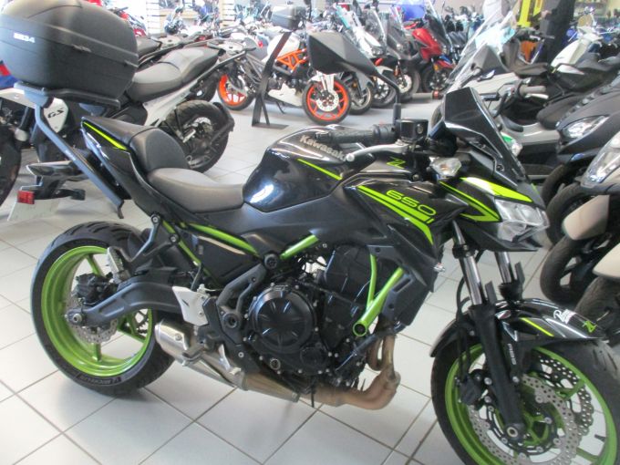 KAWASAKI Z 650 (47.5CV) 4