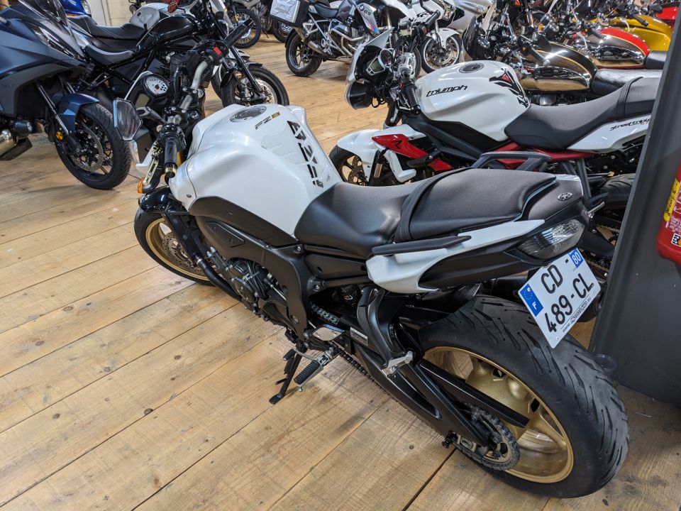 YAMAHA FZ8 4