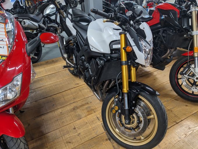 YAMAHA FZ8 4
