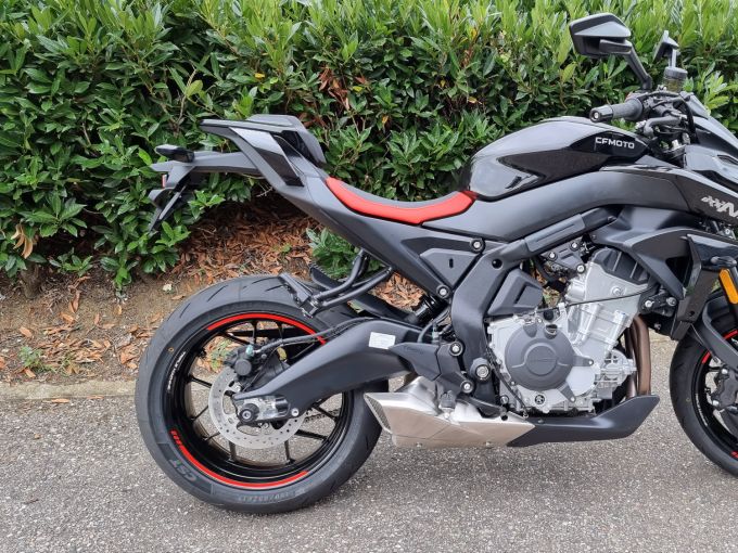 CF MOTO 675 NK 4
