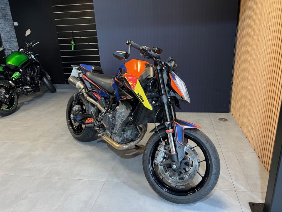 KTM 890 DUKE 4