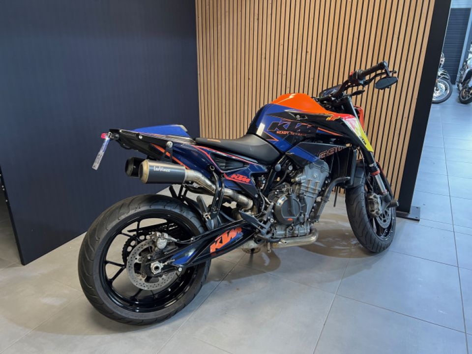 KTM 890 DUKE 4