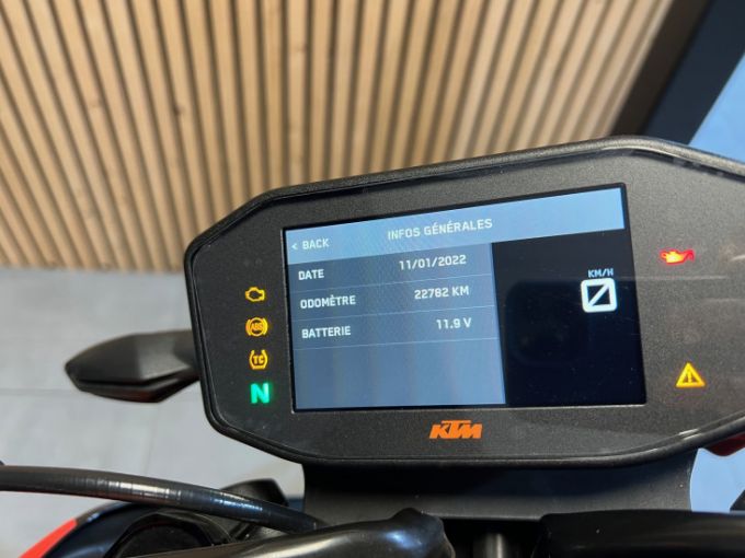 KTM 890 DUKE 4