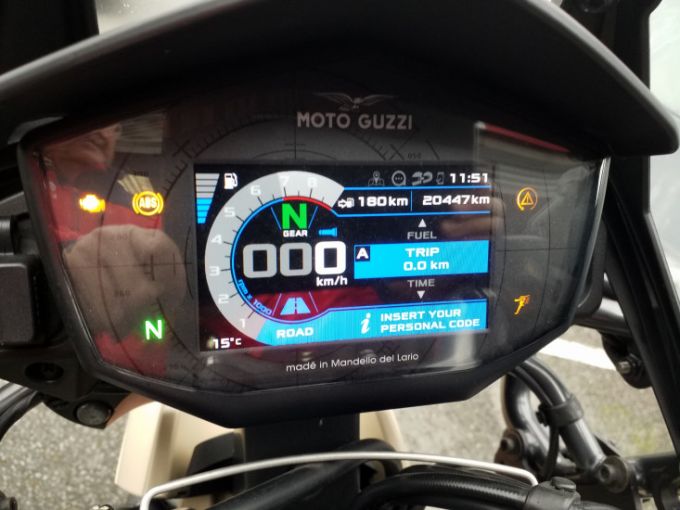 MOTO GUZZI V85 TT 4