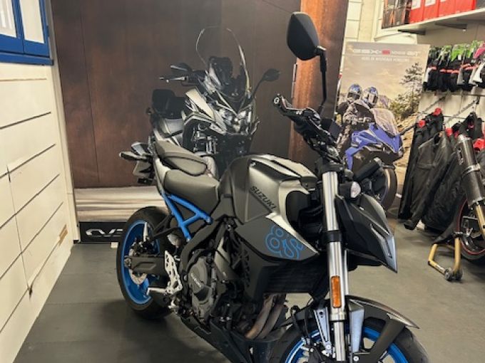 SUZUKI GSX-8S A2 4