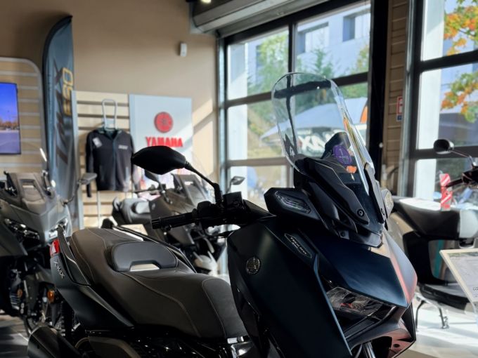 YAMAHA XMAX 300 Tech Max 4