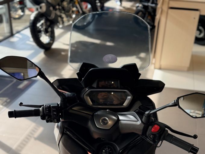 YAMAHA XMAX 300 Tech Max 4