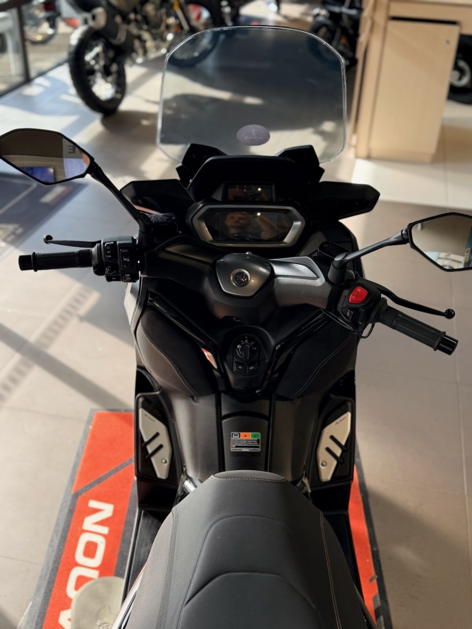 YAMAHA XMAX 300 Tech Max 4