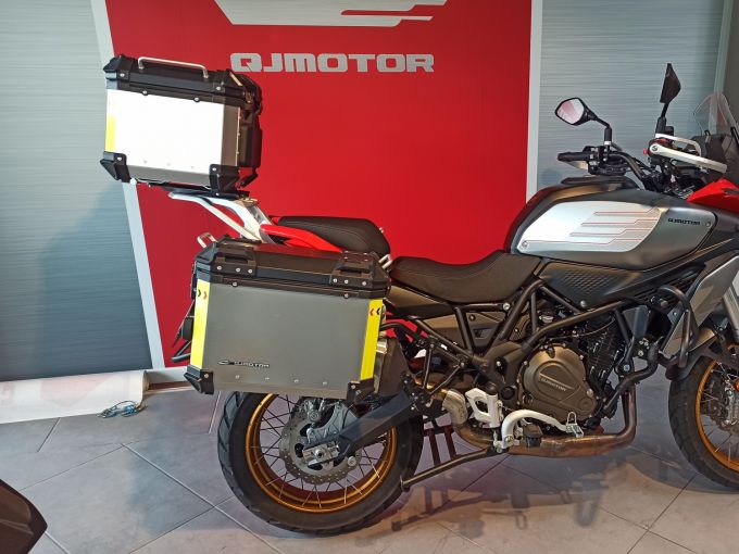 QJ MOTOR SRT 700 X TOURING 4