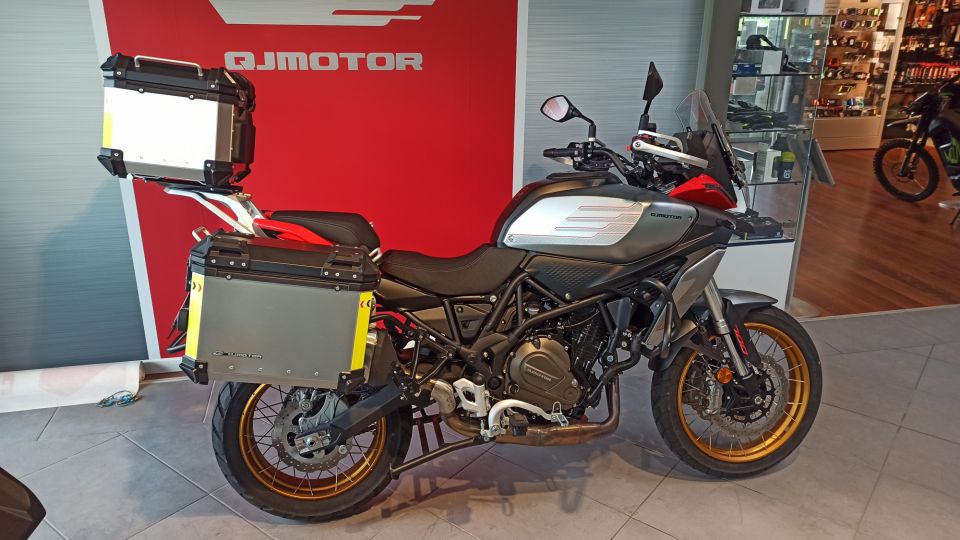 QJ MOTOR SRT 700 X TOURING 4