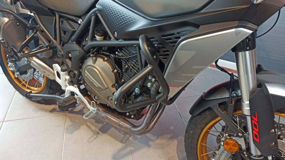 QJ MOTOR SRT 700 X TOURING 4