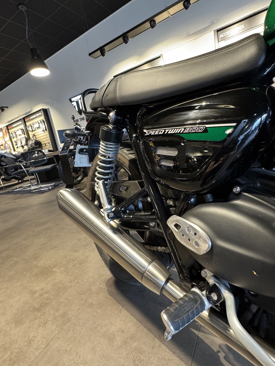 TRIUMPH SPEED TWIN 900 4