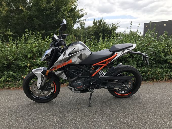KTM 125 DUKE ABS 4