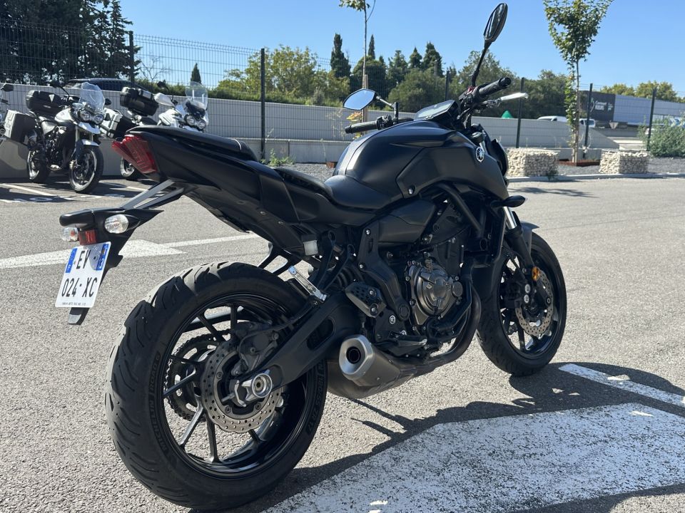 YAMAHA MT-07 (47.5CV) 4