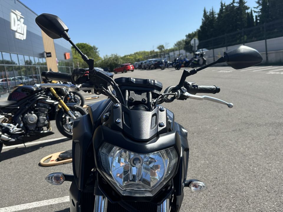 YAMAHA MT-07 (47.5CV) 4