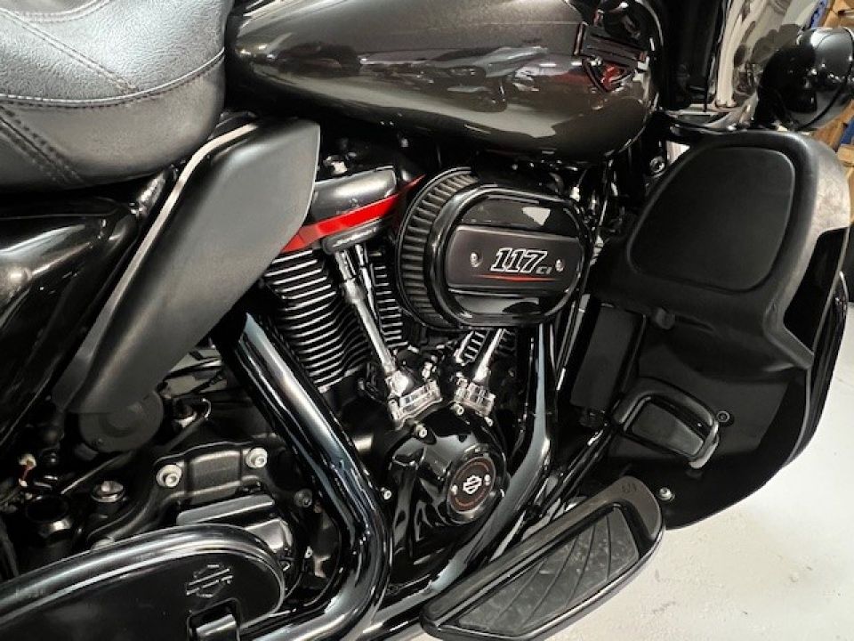 HARLEY-DAVIDSON TOURING ULTRA LIMITED 1923 CVO 4