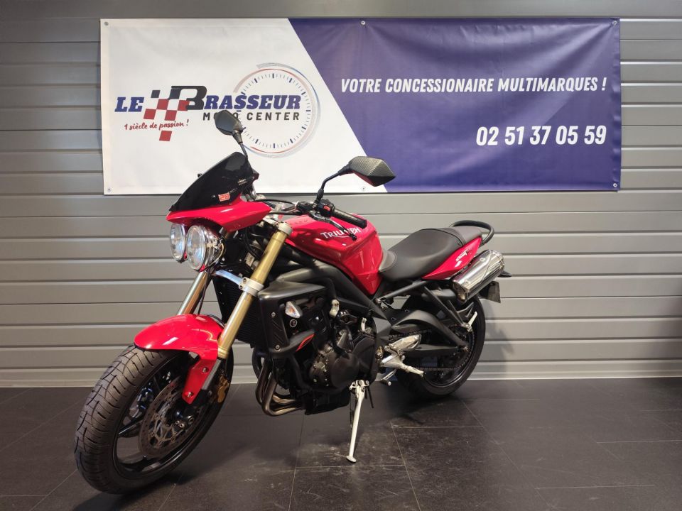 TRIUMPH STREET TRIPLE 675 4