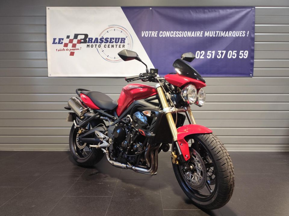 TRIUMPH STREET TRIPLE 675 4