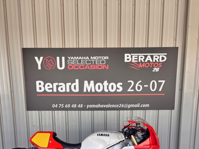 YAMAHA XSR 900 GP 4