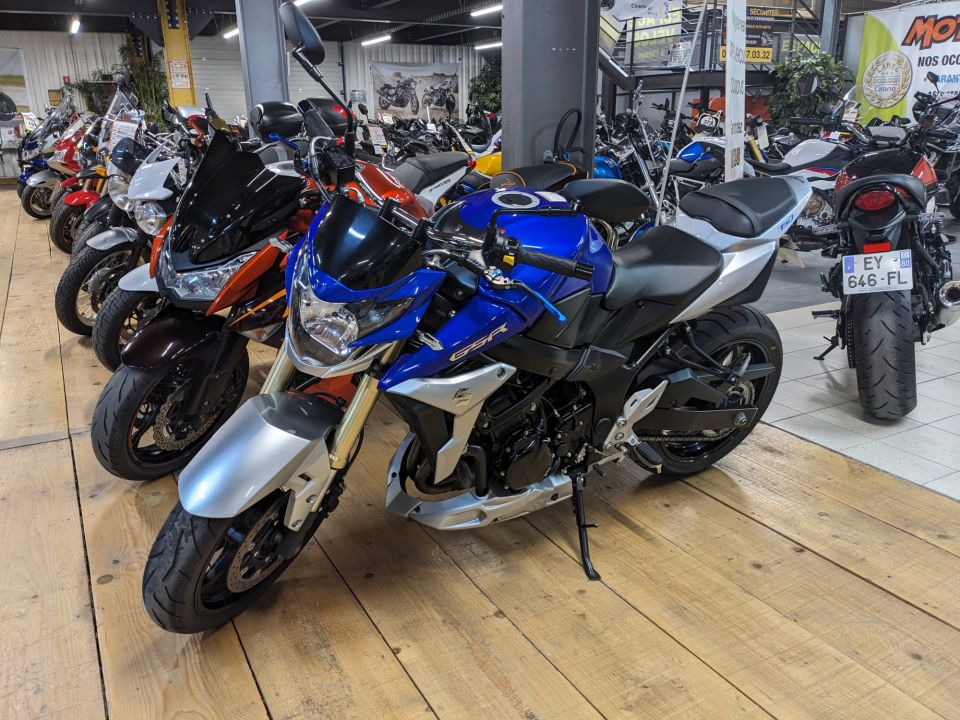 SUZUKI GSR 750 4