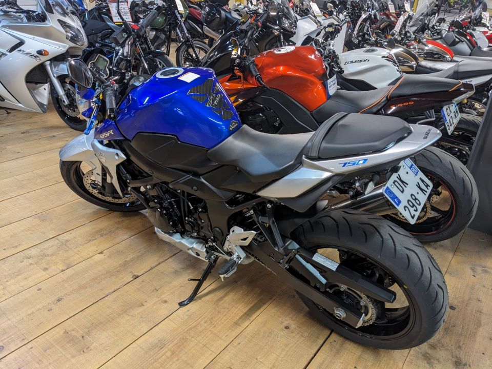 SUZUKI GSR 750 4