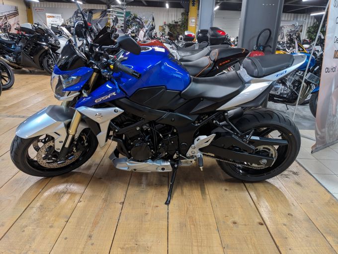 SUZUKI GSR 750 4