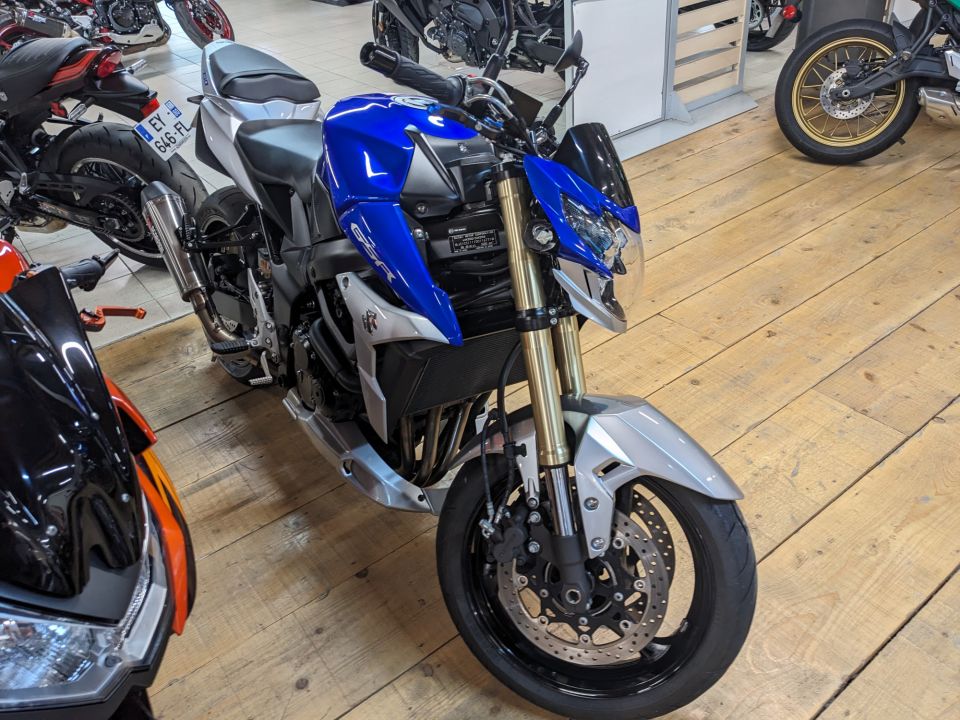 SUZUKI GSR 750 4