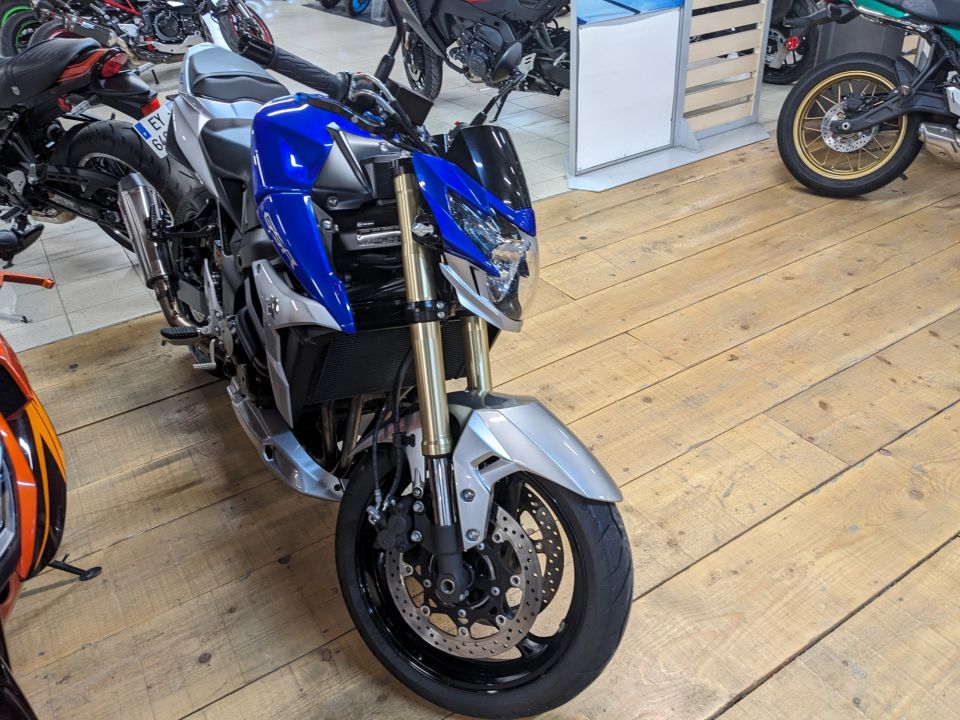 SUZUKI GSR 750 4