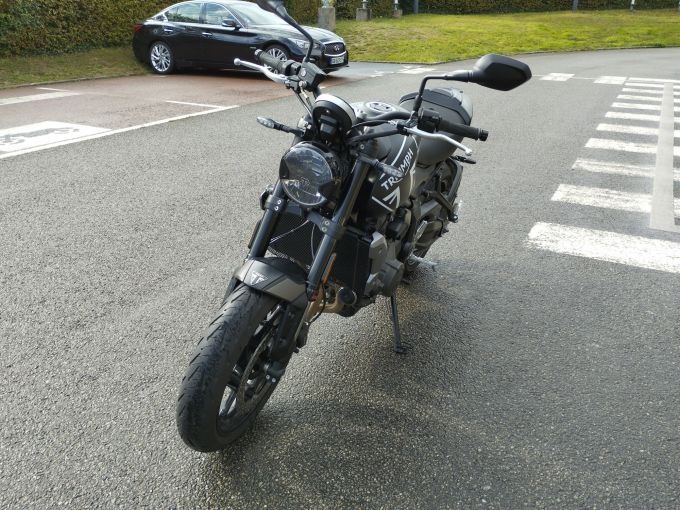 TRIUMPH TRIDENT 660 4