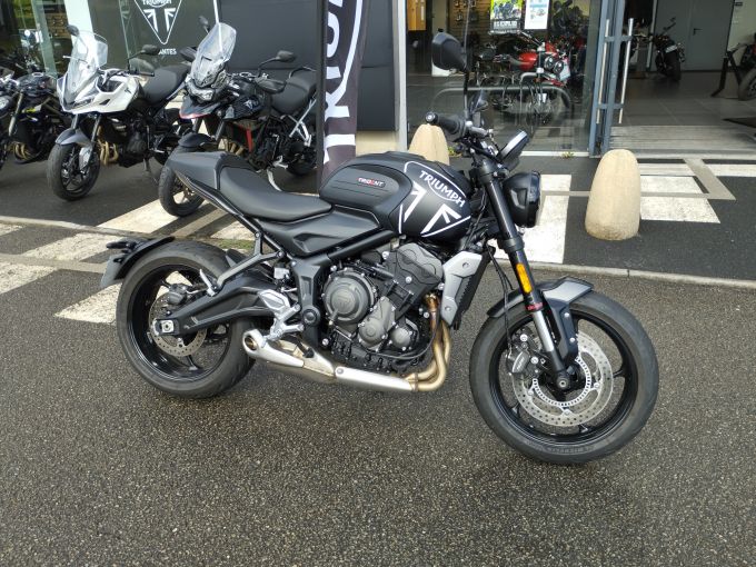 TRIUMPH TRIDENT 660 4