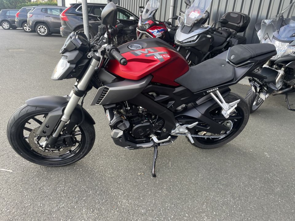 YAMAHA MT-125 4