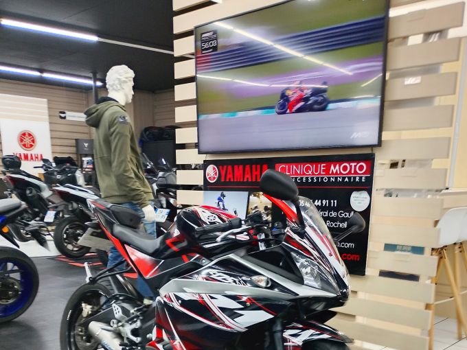 YAMAHA YZF 125 R ABS 4