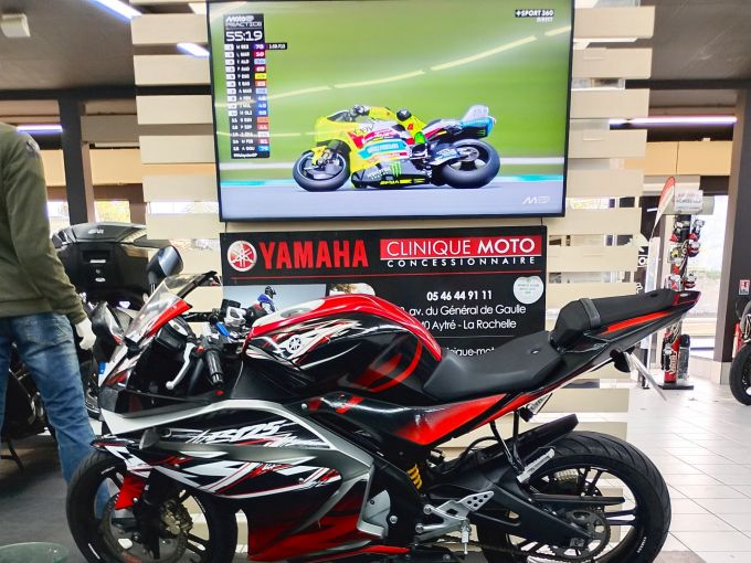 YAMAHA YZF 125 R ABS 4