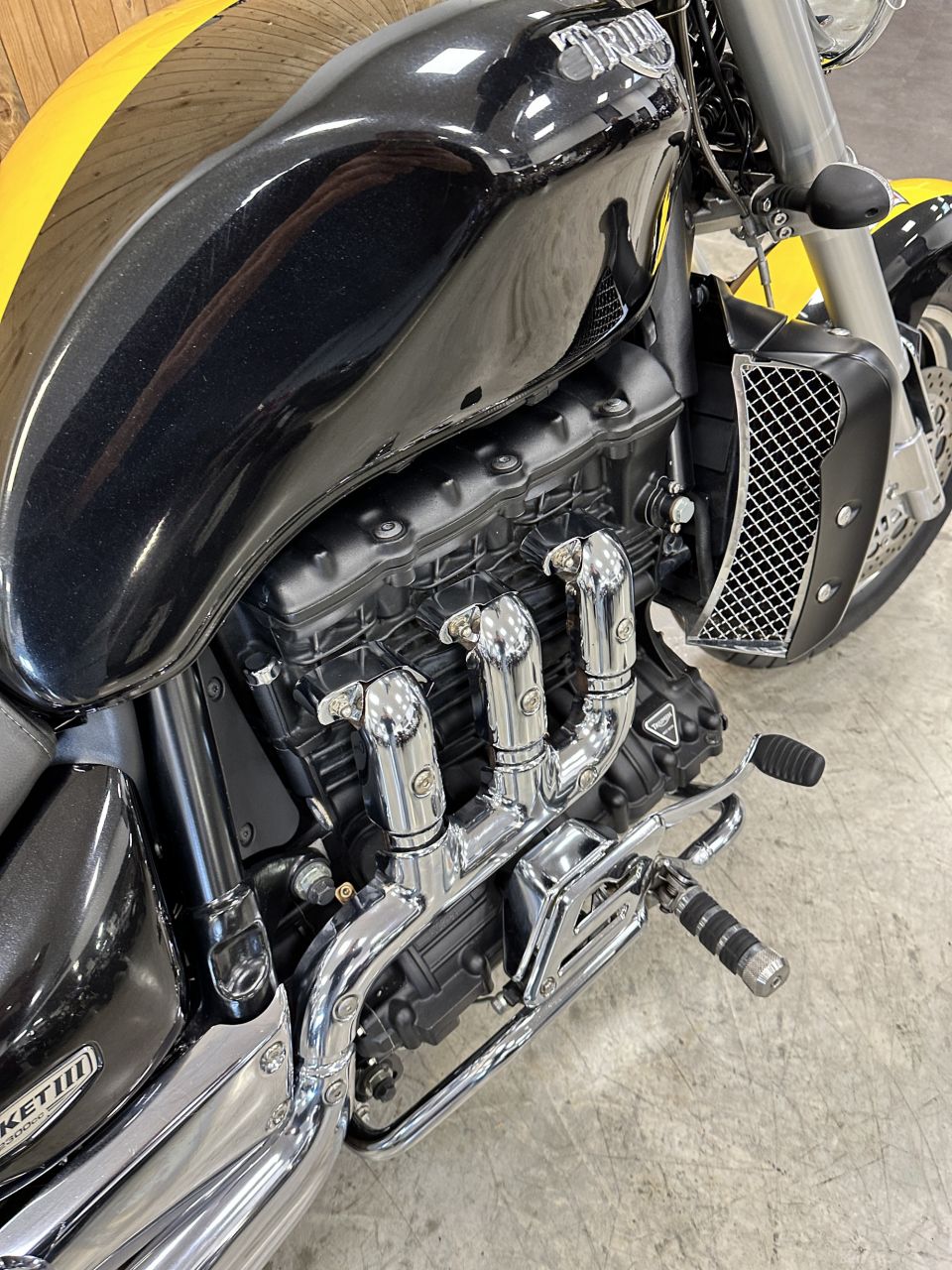 TRIUMPH Rocket III 4