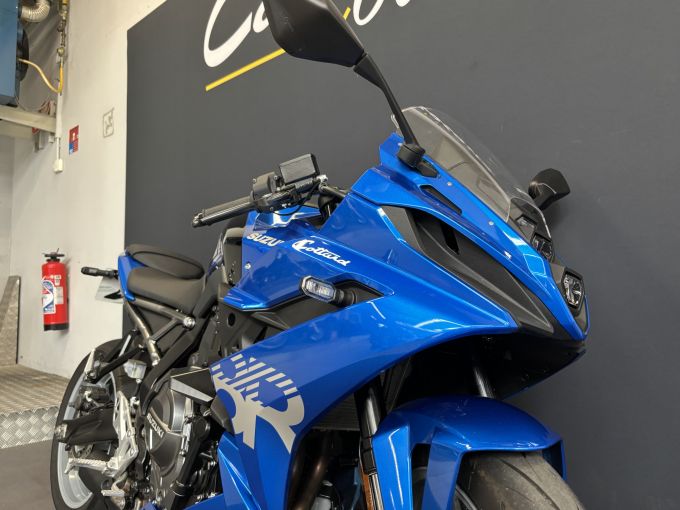 SUZUKI GSX-8R 4