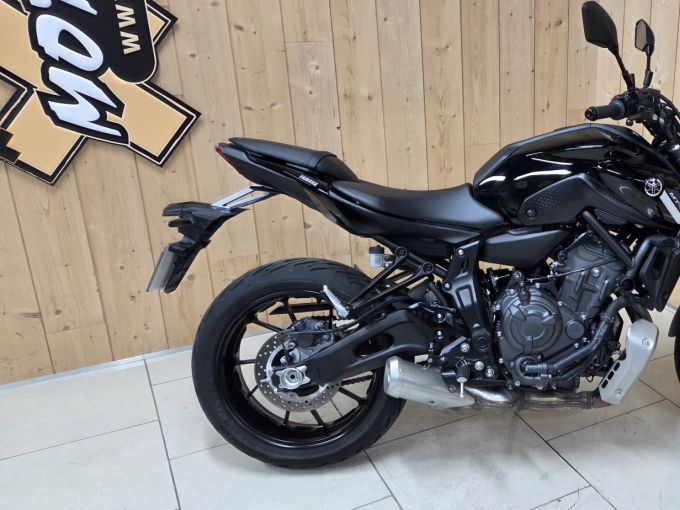 YAMAHA MT-07 (47.5CV) 4