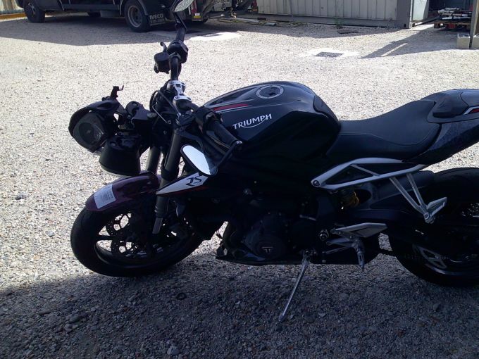 TRIUMPH STREET TRIPLE 765 4