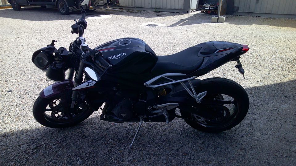 TRIUMPH STREET TRIPLE 765 4