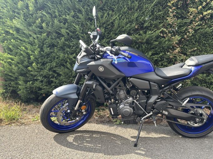 YAMAHA MT-07 4