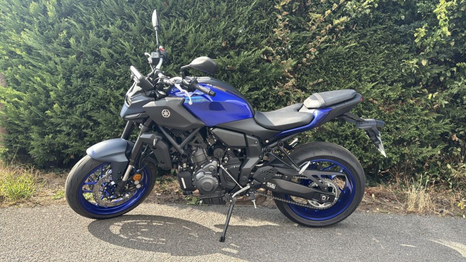 YAMAHA MT-07 4