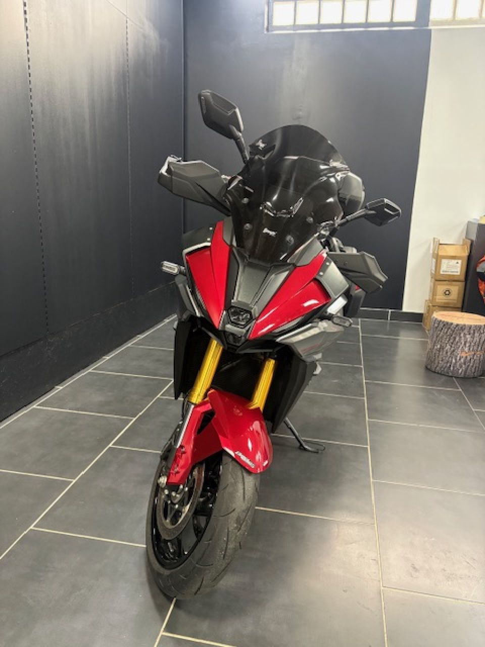 SUZUKI GSX-S 1000 GX 4