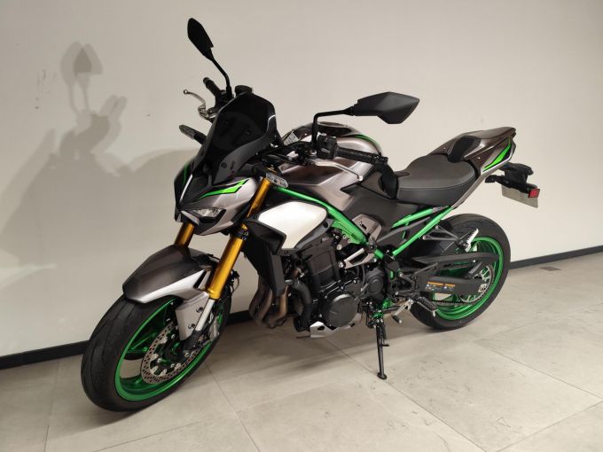KAWASAKI Z900 SE 4